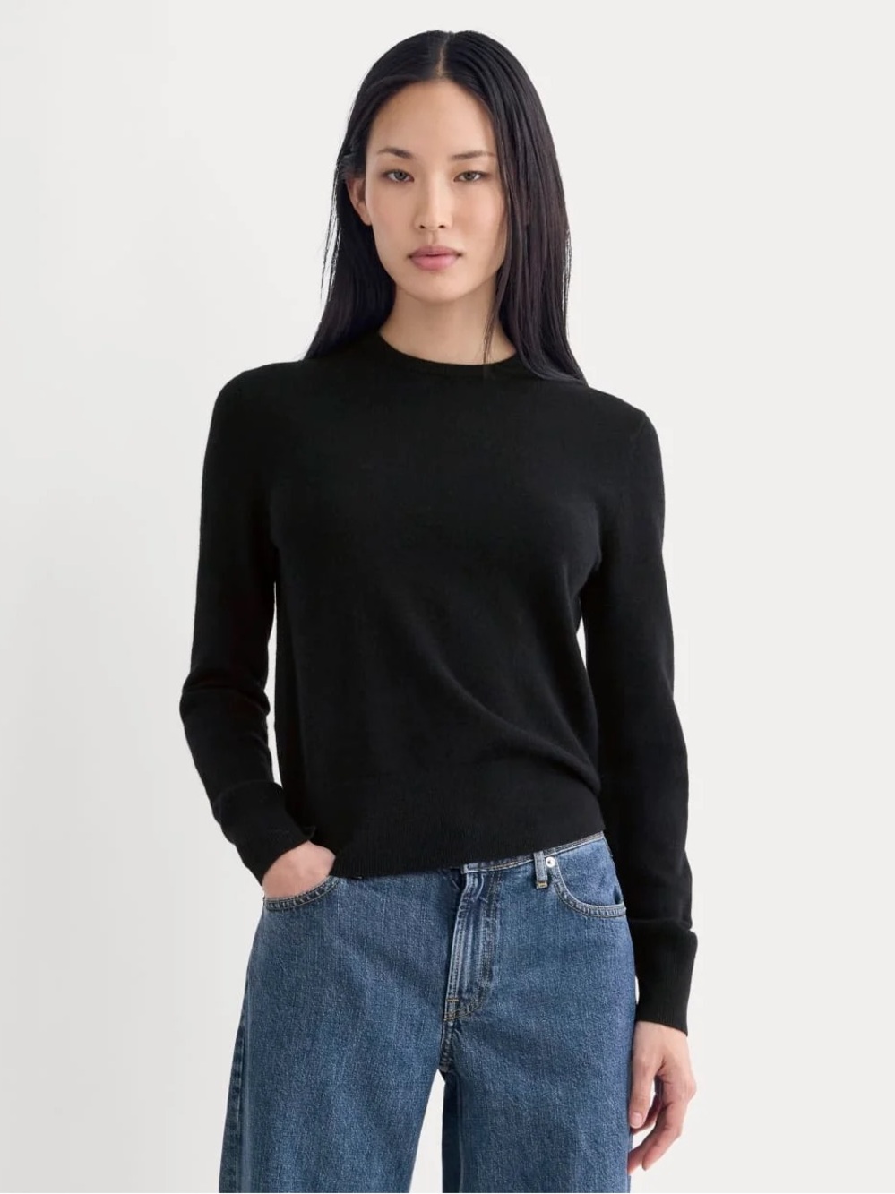 Everlane Cashmere Crew Slim Sweater in Black, Women’s size Small
